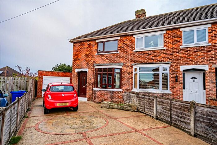 2 Bedroom End Of Terrace House For Sale In Walker Avenue, Grimsby, Lincolnshire, DN33