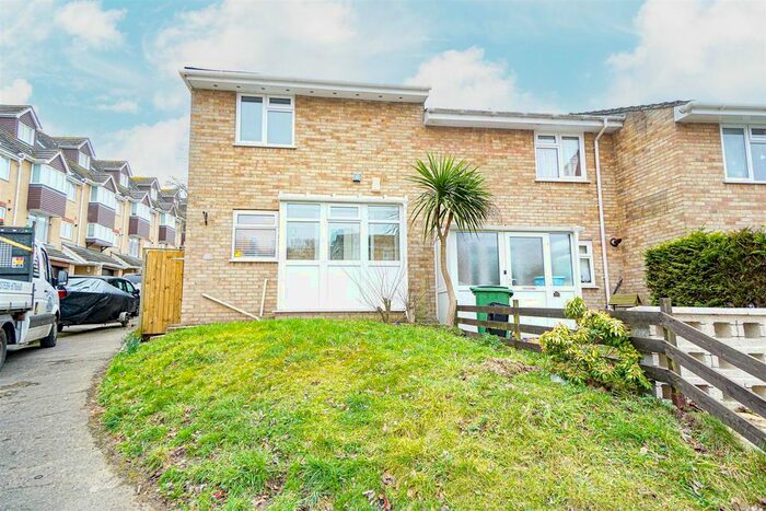 2 Bedroom End Of Terrace House To Rent In Hawthorn Road, Hastings, TN35