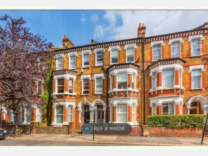 1 Bedroom Flat To Rent In Tremadoc Road, Clapham, SW4