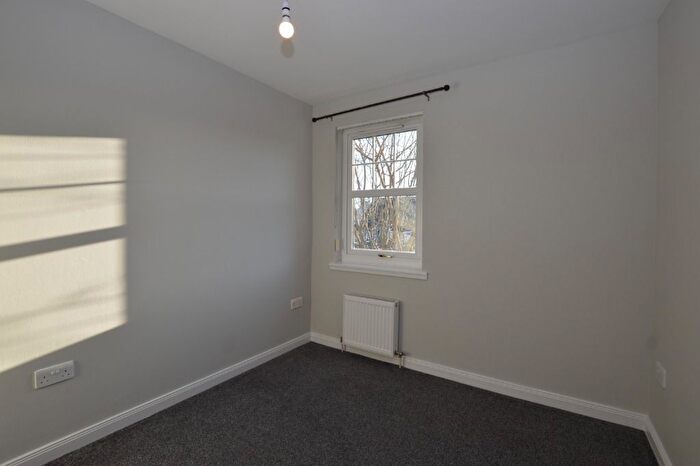 3 Bedroom Flat To Rent In Lemon Terrace, Leven, KY8