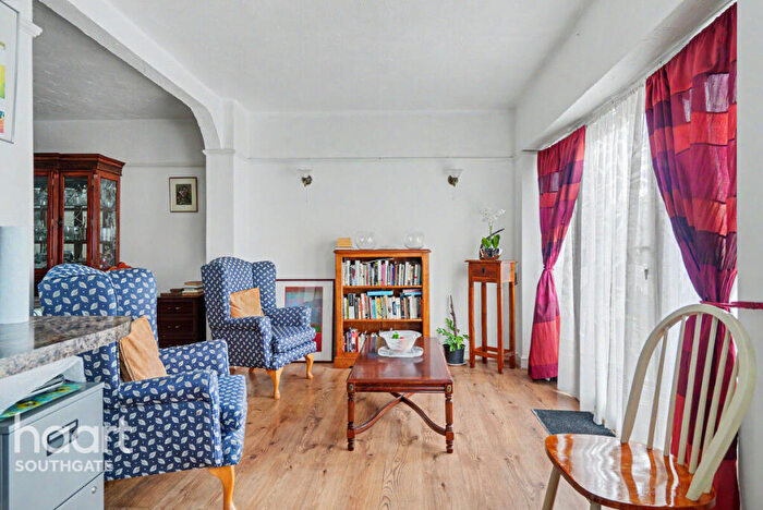 4 Bedroom Semi-Detached House For Sale In Kilvinton Drive, Enfield, EN2