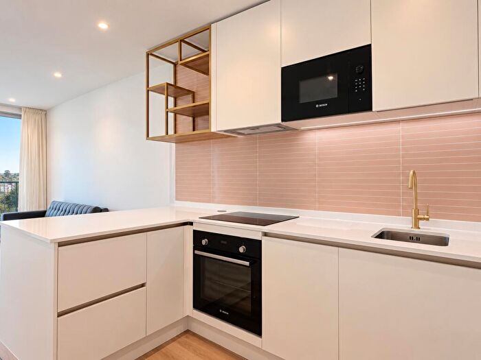 Apartment To Rent In Quay Walk Grand Union, Stonebridge Park, HA0