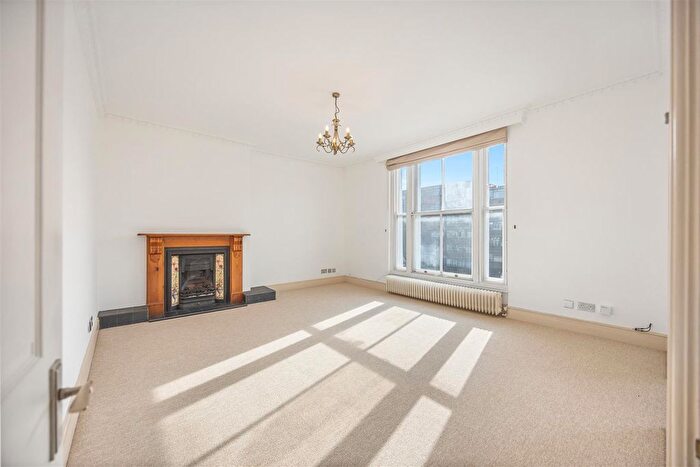 2 Bedroom Flat For Sale In Haverstock Hill, Belsize Park, NW3