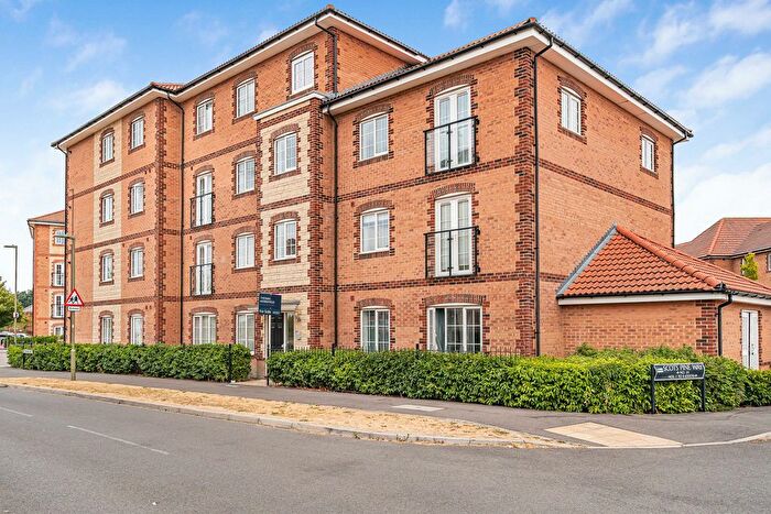 2 Bedroom Flat For Sale In Scots Pine Way, Didcot, OX11