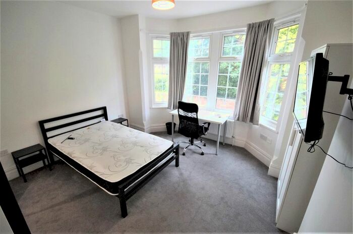 5 Bedroom Semi-Detached House To Rent In Brays Lane, Coventry, CV2