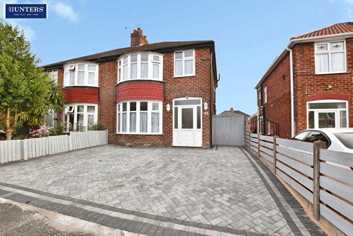 3 Bedroom Semi-Detached House For Sale In Newland Drive, Scunthorpe, DN15
