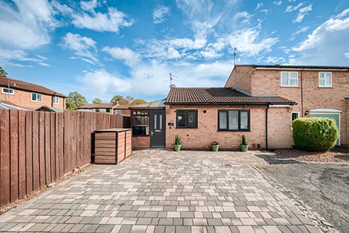 2 Bedroom Bungalow For Sale In Clover Close, Stratford-Upon-Avon, CV37
