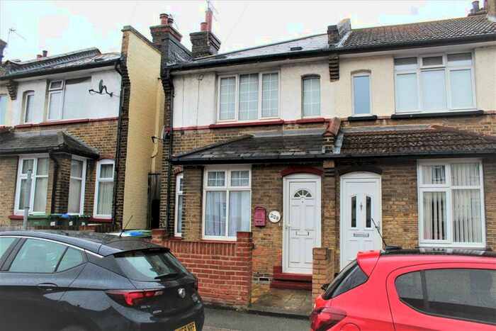 2 Bedroom Semi-Detached House To Rent In Hazel Road, Erith, Kent, DA8