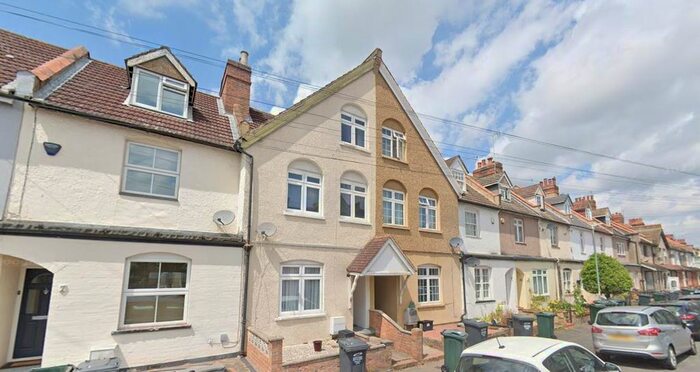 4 Bedroom Semi-Detached House To Rent In Baldwyns Road, Bexley, Kent, DA5