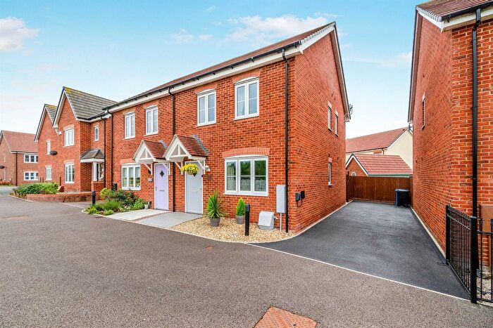 2 Bedroom Semi-Detached House For Sale In Beech Tree Close, Essington, Wolverhampton, WV11