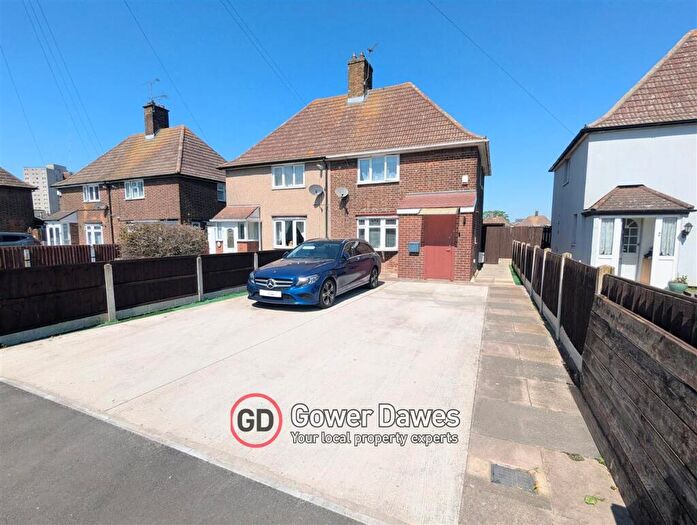 3 Bedroom Semi-Detached House For Sale In South View Avenue, Tilbury, RM18