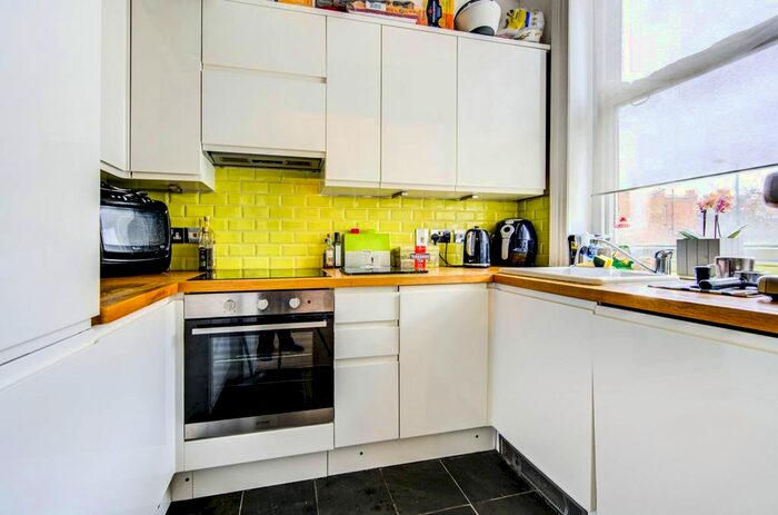 2 Bedroom Flat To Rent In Fulham Road, Parsons Green, London, SW6