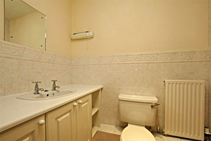 2 Bedroom Apartment To Rent In Venneit Close, Oxford, Oxfordshire, OX1
