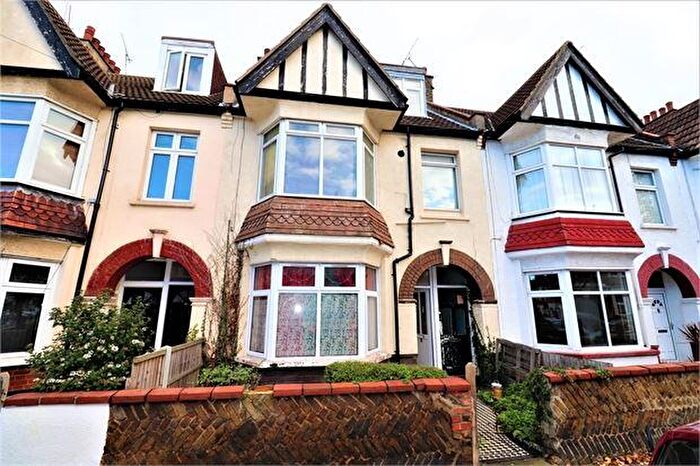 1 Bedroom Apartment To Rent In Ronald Park Avenue, Westcliff On Sea, Westcliff On Sea, SS0