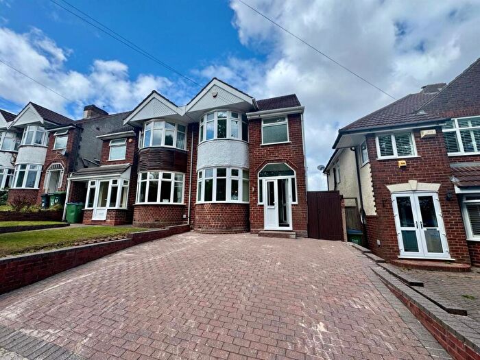3 Bedroom Semi-Detached House To Rent In Kingsway, Oldbury, West Midlands, B68
