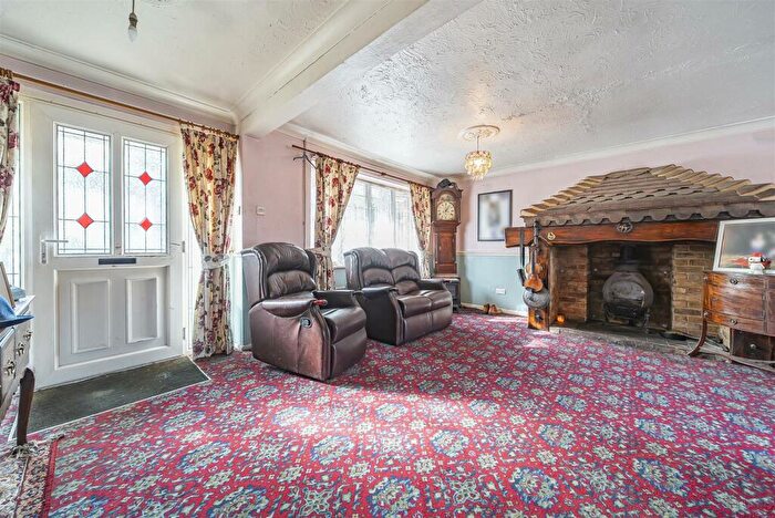 2 Bedroom Detached Bungalow For Sale In Cranford Park Drive, Yateley, Hampshire, GU46