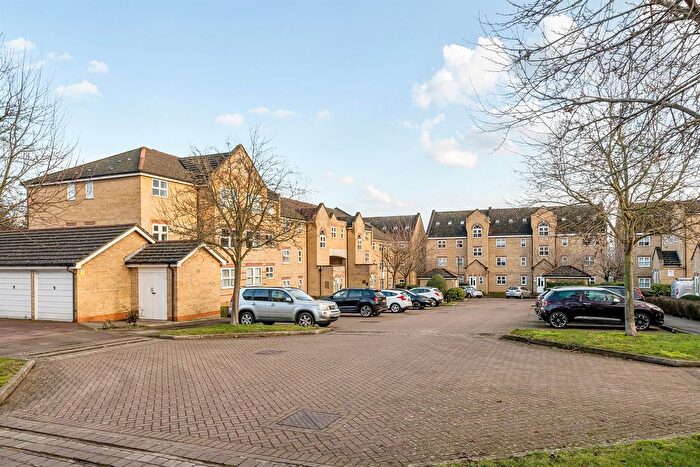 2 Bedroom Flat For Sale In Kirkland Drive, Enfield, EN2