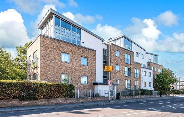 3 Bedroom Flat For Sale In Lamberts Road, St. Marks Heights, KT5