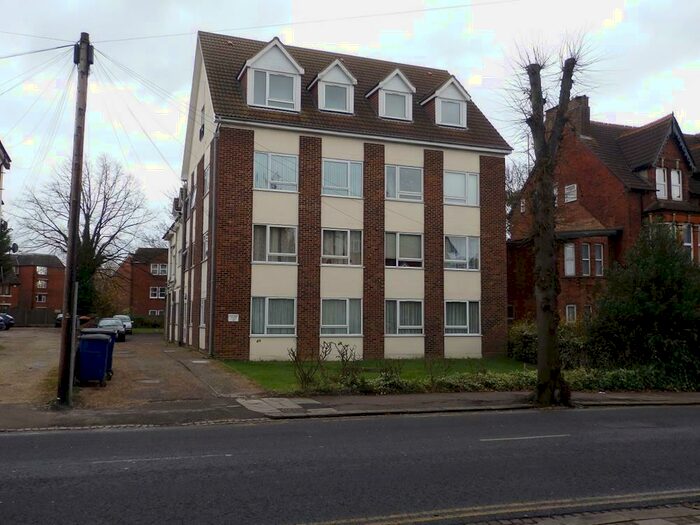 2 Bedroom Flat To Rent In Hathaway Court, Shakespeare Road, MK40