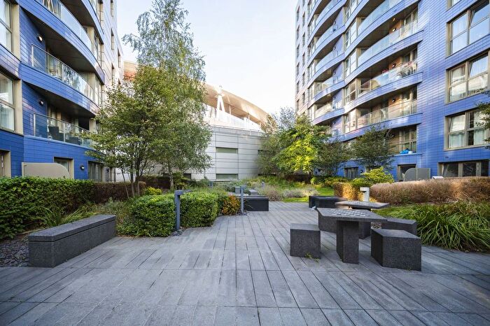 1 Bedroom Flat To Rent In Queensland Road, Arsenal, London, N7