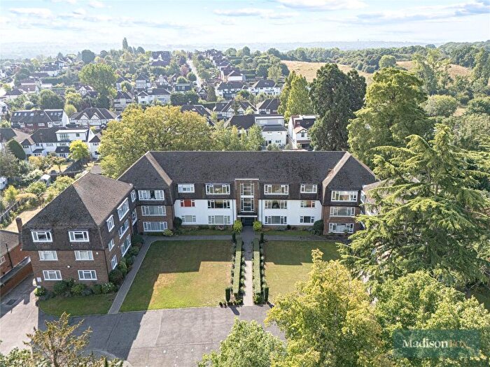 2 Bedroom Apartment For Sale In High Road, Loughton, Essex, IG10