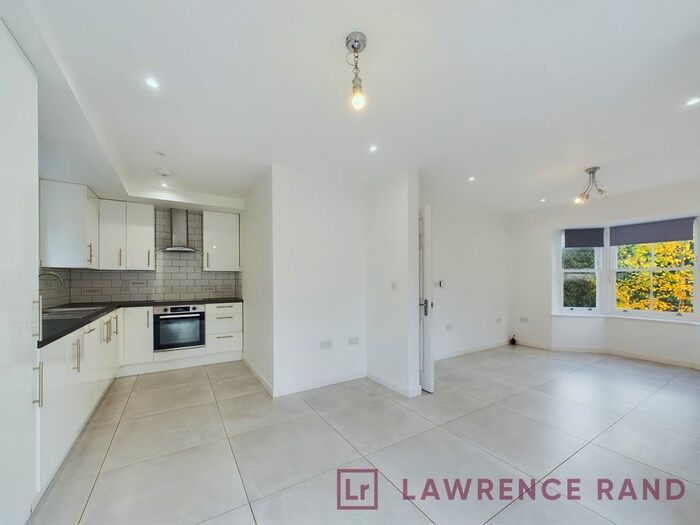 3 Bedroom Semi-Detached House To Rent In High Street, Abbots Langley, WD5