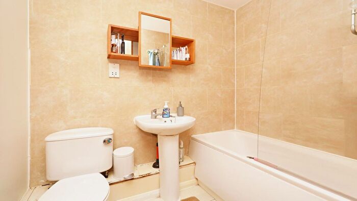 2 Bedroom Flat To Rent In Church Road, Acton, W3