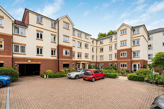 2 Bedroom Apartment For Sale In Grove Road, Woking, Surrey, GU21