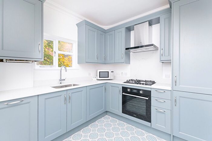 1 Bedroom Flat To Rent In Brompton Square, London, SW3