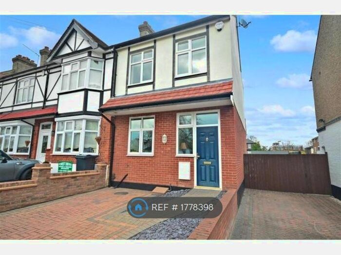 3 Bedroom End Of Terrace House To Rent In Greenstead Gardens, Woodford Green, IG8