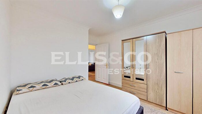 2 Bedroom Apartment To Rent In Tower Bridge Mews, Harrow, HA1