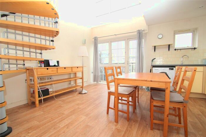 2 Bedroom Flat To Rent In Malt House Place, Romford, RM1