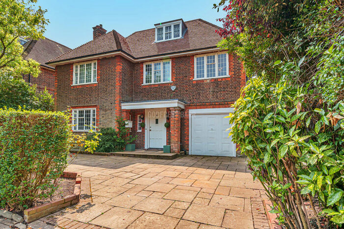 5 Bedroom Detached House For Sale In Holne Chase, Hampstead Garden Suburb, N2