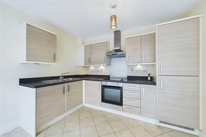 2 Bedroom Apartment For Sale In Battle Square, Reading, Berkshire, RG30