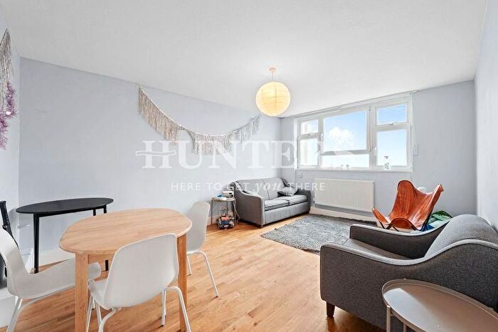 3 Bedroom Flat To Rent In Hall Street, London, EC1V