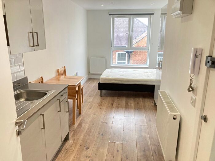 Studio To Rent In Very Near Kilburn High Road Area, Kilburn, NW6