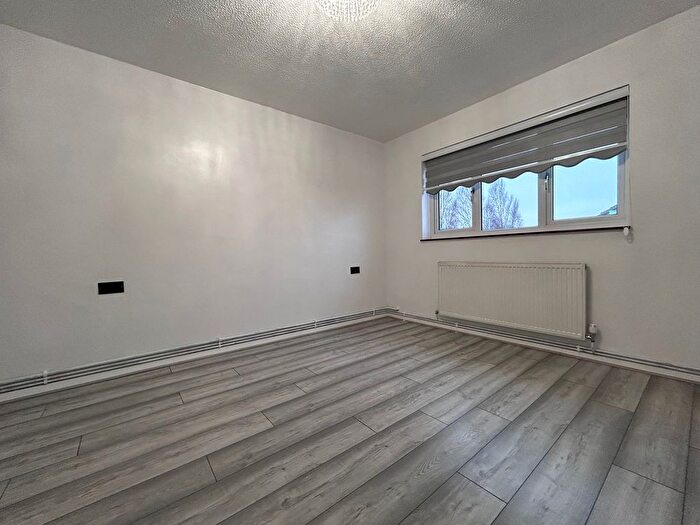 3 Bedroom Terraced House To Rent In Burnt Close, Luton, LU3