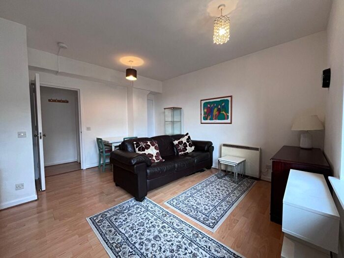 1 Bedroom Flat To Rent In Bothwell House, Edinburgh, EH7