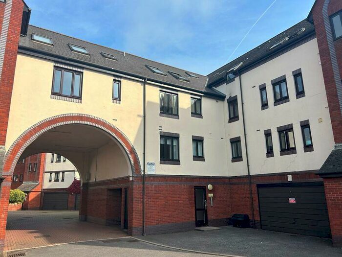 1 Bedroom Flat To Rent In Canalside, EX2