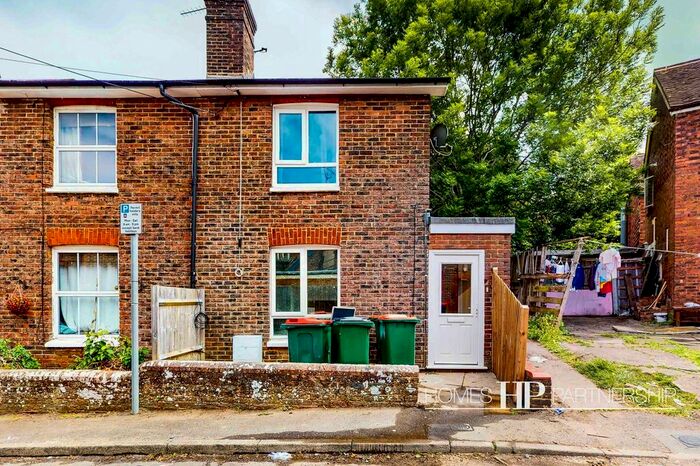 2 Bedroom Flat To Rent In St. Johns Road, Crawley, RH11