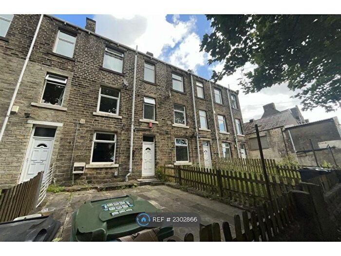 1 Bedroom Terraced House To Rent In Longwood Road, Huddersfield, HD3