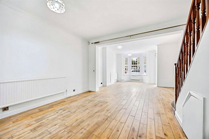 3 Bedroom Semi Detached House For Sale In Otterfield Road, Yiewsley, West Drayton, UB7