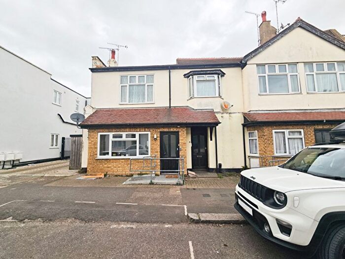2 Bedroom Flat To Rent In Westborough Road, Westcliff-On-Sea, SS0