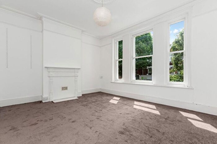 3 Bedroom Apartment To Rent In Half Moon Lane, London, SE24