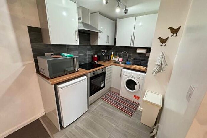 2 Bedroom Flat To Rent In Penford Court Cardiff, CF24