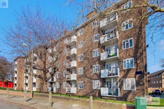 2 Bedroom Flat To Rent In Restons Crescent, London, SE9