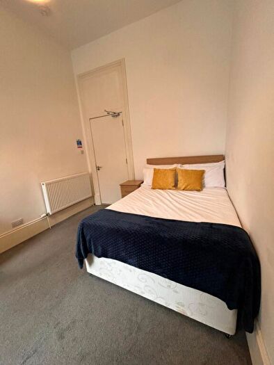 3 Bedroom Flat To Rent In (Flat Fr) Nethergate, West End, Dundee, DD1
