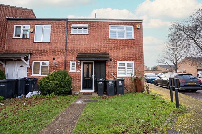 3 Bedroom Semi Detached House To Rent In Cobsdene, Gravesend, DA12