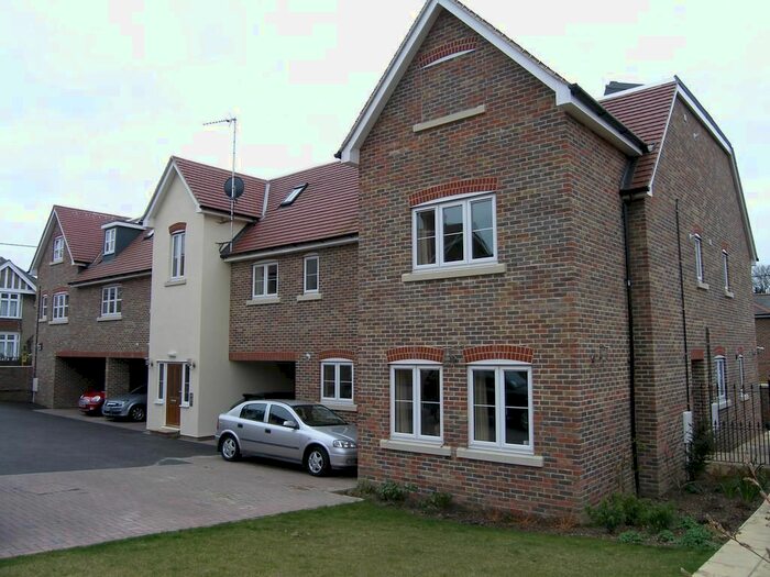 2 Bedroom Flat To Rent In King George Avenue, Petersfield, GU32