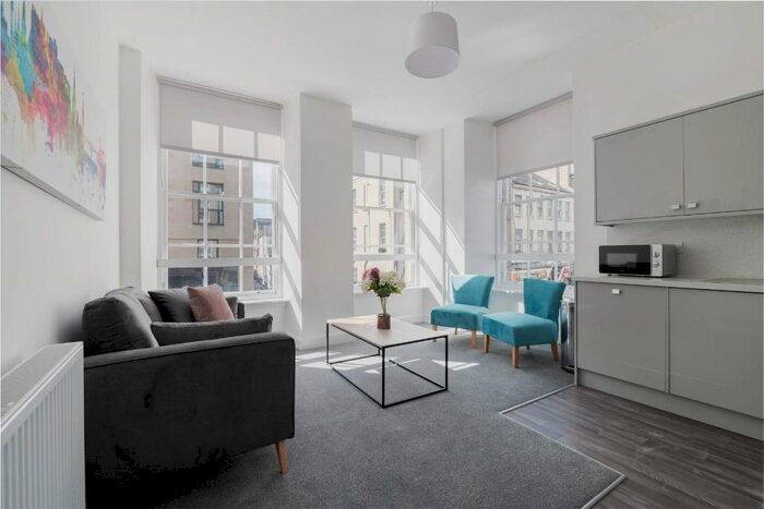 3 Bedroom Flat To Rent In South Bridge, Old Town, Edinburgh, EH1